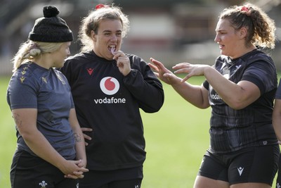 310725 - Wales Women Rugby Captain’s Run - Alex Callender, Carys Phillips and Gwenllian Pyrs during Wales’ Captain’s Run ahead of the second test against Australia