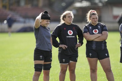 310725 - Wales Women Rugby Captain’s Run -Alex Callender, Carys Phillips and Gwenllian Pyrs during Wales’ Captain’s Run ahead of the second test against Australia