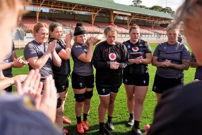 310725 - Wales Women Rugby Captain’s Run - Abbie Fleming, Maisie Davies, Alex Callender, Carys Phillips, Gwenllian Pyrs and Donna Rose during Wales’ Captain’s Run ahead of the second test against Australia