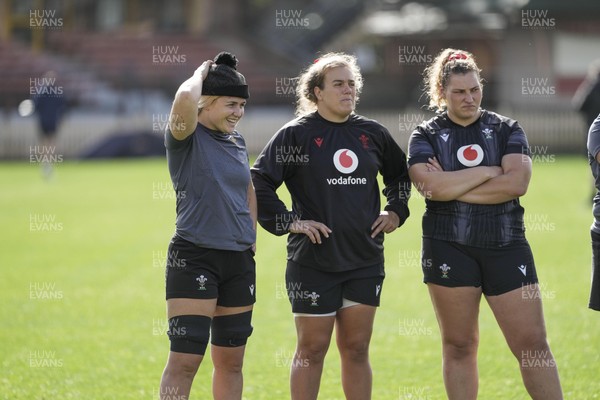 310725 - Wales Women Rugby Captain’s Run -Alex Callender, Carys Phillips and Gwenllian Pyrs during Wales’ Captain’s Run ahead of the second test against Australia