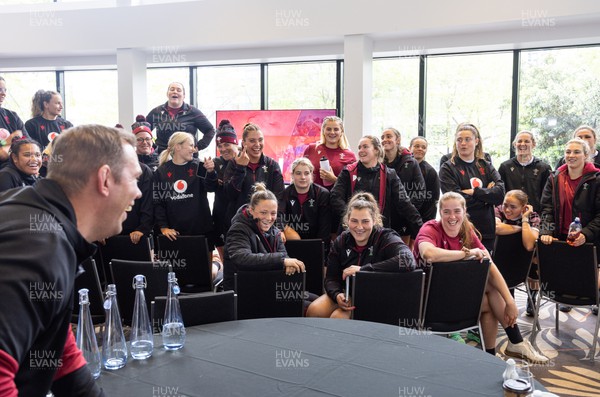 301023 - Wales Women Rugby Match Review - The Wales Women’s squad take part in a team challenge ahead of a match review of the game against New Zealand after they arrive in Auckland 