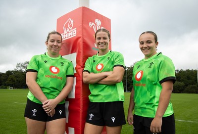 160926 Wales Women Rugby Training Session - Left to right, Elan Jones, Amy Williams and Shanelle Williams who have been named in the match day squad for the game against South Africa with Amy Williams making a debut start and Elan Jones and Shanelle Williams on the bench