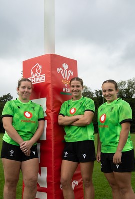 160926 Wales Women Rugby Training Session - Left to right, Elan Jones, Amy Williams and Shanelle Williams who have been named in the match day squad for the game against South Africa with Amy Williams making a debut start and Elan Jones and Shanelle Williams on the bench