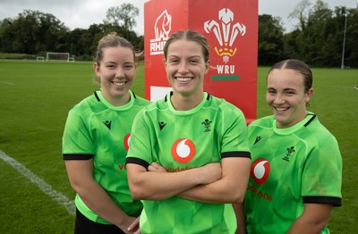 160926 Wales Women Rugby Training Session - Left to right, Elan Jones, Amy Williams and Shanelle Williams who have been named in the match day squad for the game against South Africa with Amy Williams making a debut start and Elan Jones and Shanelle Williams on the bench
