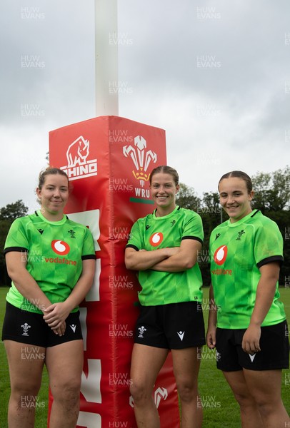 160926 Wales Women Rugby Training Session - Left to right, Elan Jones, Amy Williams and Shanelle Williams who have been named in the match day squad for the game against South Africa with Amy Williams making a debut start and Elan Jones and Shanelle Williams on the bench