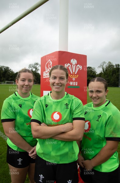 160926 Wales Women Rugby Training Session - Left to right, Elan Jones, Amy Williams and Shanelle Williams who have been named in the match day squad for the game against South Africa with Amy Williams making a debut start and Elan Jones and Shanelle Williams on the bench