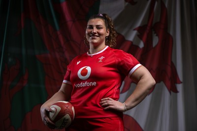 170325 - Wales Women Rugby Squad Portraits - Gwenllian Pyrs