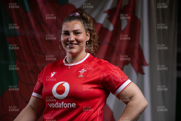 170325 - Wales Women Rugby Squad Portraits - Gwenllian Pyrs