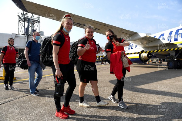 250322 - Wales Women Rugby Travel to Dublin - Hannah Jones, Carys Phillips and Caitlin Lewis as the Wales squad fly to Dublin