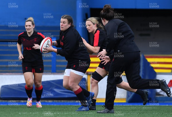 010422 - Wales Women Captains Run - Carys Phillips during training