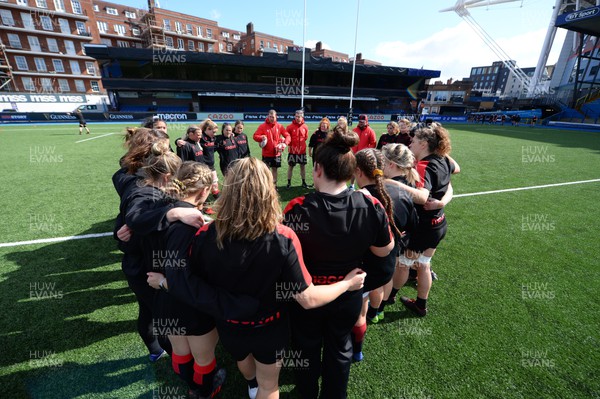 010422 - Wales Women Captains Run - Ioan Cunningham talks to players during a huddle during training