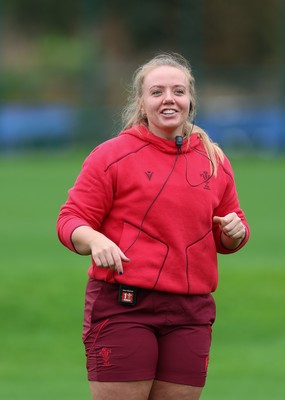 010426 - Wales Women Rugby Training Session - Erin Lynch during training ahead of the start of the Women’s 6 Nations