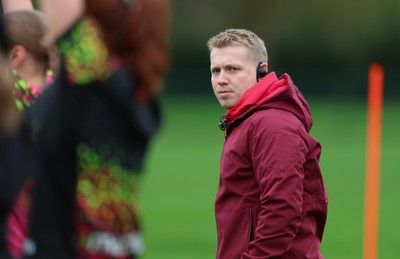 010426 - Wales Women Rugby Training Session - Tom Oglethorpe during training ahead of the start of the Women’s 6 Nations