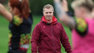 010426 - Wales Women Rugby Training Session - Tom Oglethorpe during training ahead of the start of the Women’s 6 Nations