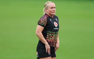 010426 - Wales Women Rugby Training Session - Seren Singleton during training ahead of the start of the Women’s 6 Nations