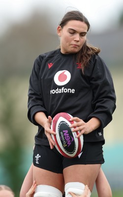 010426 - Wales Women Rugby Training Session - Bryonie King during training ahead of the start of the Women’s 6 Nations