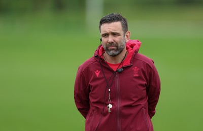010426 - Wales Women Rugby Training Session - Steve Salvin during training ahead of the start of the Women’s 6 Nations
