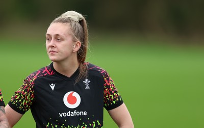010426 - Wales Women Rugby Training Session - Hannah Dallavalle during training ahead of the start of the Women’s 6 Nations