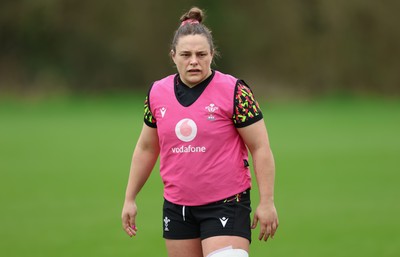 010426 - Wales Women Rugby Training Session - Jenni Scoble during training ahead of the start of the Women’s 6 Nations