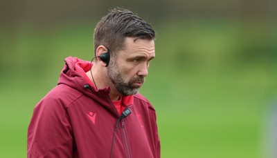 010426 - Wales Women Rugby Training Session - Steve Salvin during training ahead of the start of the Women’s 6 Nations
