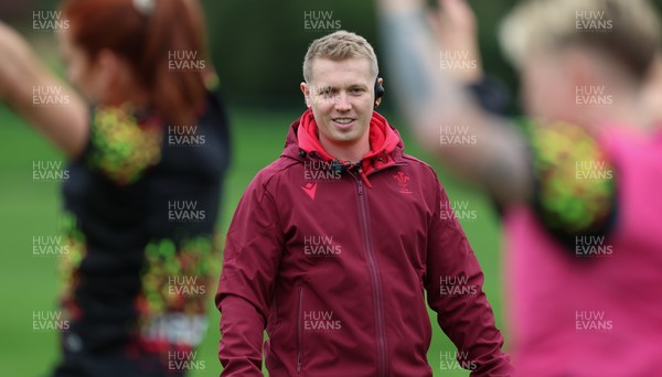 010426 - Wales Women Rugby Training Session - Tom Oglethorpe during training ahead of the start of the Women’s 6 Nations