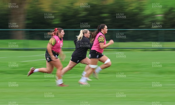 010426 - Wales Women Rugby Training Session - Jorja Aiono, Kelsie Webster and Stella Orrin during training ahead of the start of the Women’s 6 Nations