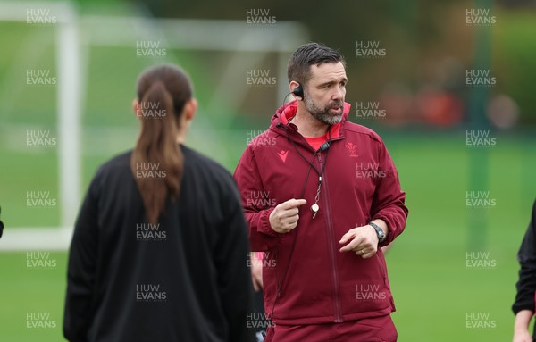 010426 - Wales Women Rugby Training Session - Steve Salvin during training ahead of the start of the Women’s 6 Nations