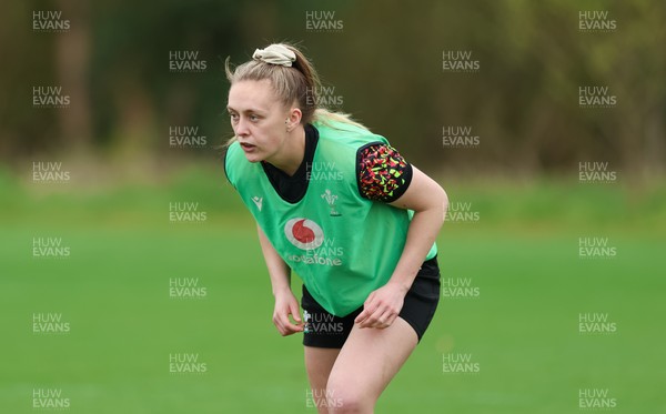 010426 - Wales Women Rugby Training Session - Hannah Dallavalle during training ahead of the start of the Women’s 6 Nations