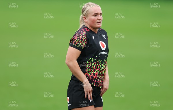 010426 - Wales Women Rugby Training Session - Seren Singleton during training ahead of the start of the Women’s 6 Nations