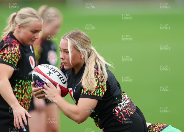 010426 - Wales Women Rugby Training Session - Kelsie Webster during training ahead of the start of the Women’s 6 Nations