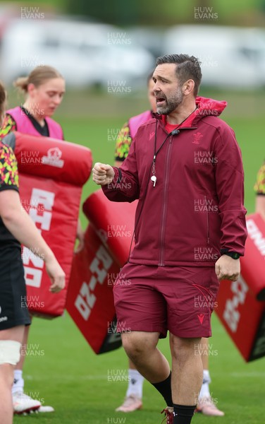 010426 - Wales Women Rugby Training Session - Steve Salvin during training ahead of the start of the Women’s 6 Nations
