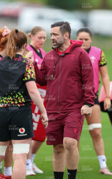 010426 - Wales Women Rugby Training Session - Steve Salvin during training ahead of the start of the Women’s 6 Nations