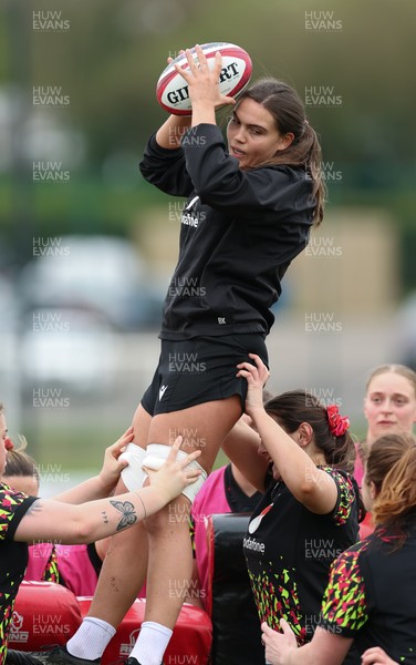 010426 - Wales Women Rugby Training Session - Bryonie King during training ahead of the start of the Women’s 6 Nations