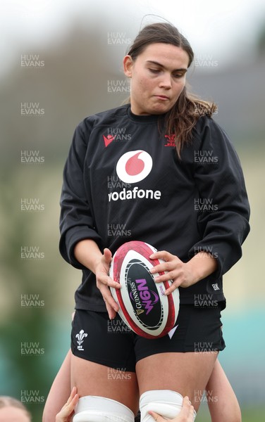 010426 - Wales Women Rugby Training Session - Bryonie King during training ahead of the start of the Women’s 6 Nations