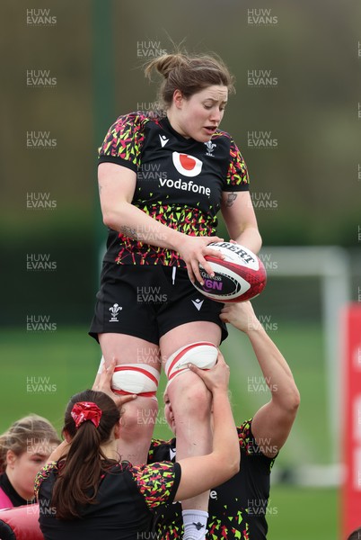 010426 - Wales Women Rugby Training Session - Gwen Crabb during training ahead of the start of the Women’s 6 Nations