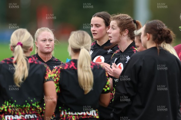 010426 - Wales Women Rugby Training Session - Kate Williams speaks to the players during training ahead of the start of the Women’s 6 Nations