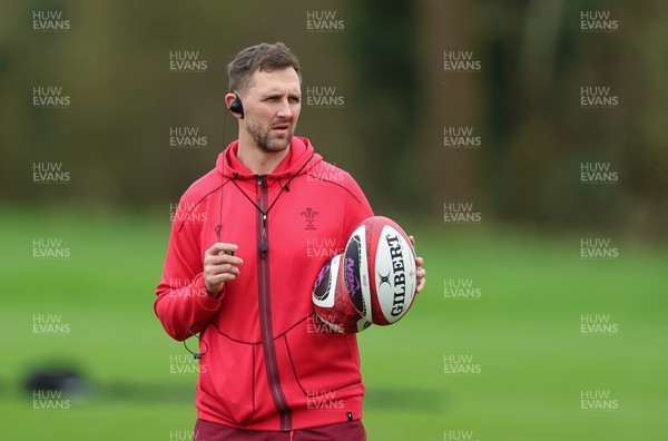 010426 - Wales Women Rugby Training Session - Ashley Beck during training ahead of the start of the Women’s 6 Nations