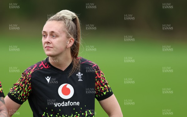 010426 - Wales Women Rugby Training Session - Hannah Dallavalle during training ahead of the start of the Women’s 6 Nations