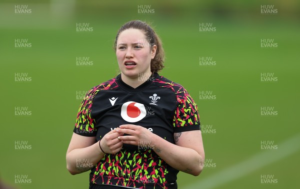 010426 - Wales Women Rugby Training Session - Gwen Crabb during training ahead of the start of the Women’s 6 Nations