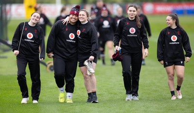 020424 - Wales Women’s Rugby Training Session - Nel Metcalfe, Sisilia Tuipulotu, Hannah Bluck, Bryonie King and Meg Davies during a training session ahead of Wales’ next Women’s 6 Nations match against Ireland