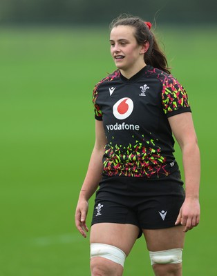 030426 - Wales Women Rugby Training session - Branwen Metcalfe during training ahead of the start of the Women’s 6 Nations