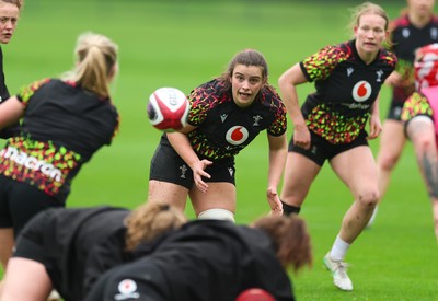 030426 - Wales Women Rugby Training session - Branwen Metcalfe during training ahead of the start of the Women’s 6 Nations