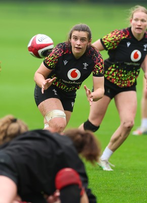 030426 - Wales Women Rugby Training session - Branwen Metcalfe during training ahead of the start of the Women’s 6 Nations