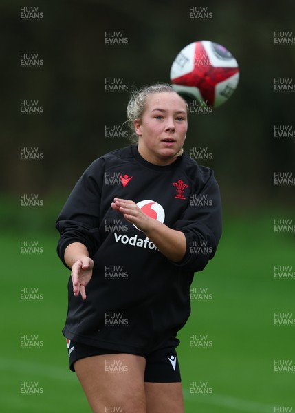 030426 - Wales Women Rugby Training session - Kelsie Webster during training ahead of the start of the Women’s 6 Nations
