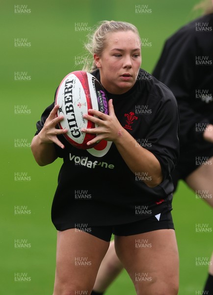 030426 - Wales Women Rugby Training session - Kelsie Webster during training ahead of the start of the Women’s 6 Nations