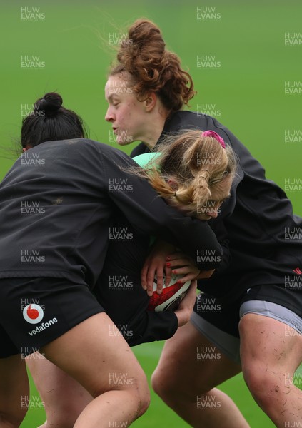 030426 - Wales Women Rugby Training session - Hannah Dallavalle during training ahead of the start of the Women’s 6 Nations