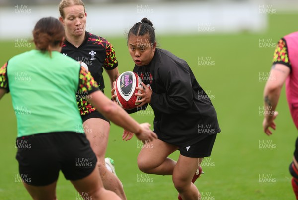 030426 - Wales Women Rugby Training session - Jenna De Vera during training ahead of the start of the Women’s 6 Nations