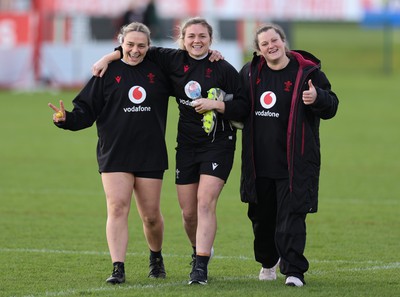 040424 - Wales Women’s Rugby Training Session - Jenni Scoble, Hannah Bluck and Abbey Constable during training session ahead of Wales’ next Women’s 6 Nations match against Ireland