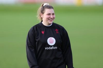 040424 - Wales Women’s Rugby Training Session - Gwenllian Pyrs during training session ahead of Wales’ next Women’s 6 Nations match against Ireland