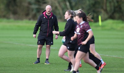 040424 - Wales Women’s Rugby Training Session - Mike Hill, Wales Women forwards coach, looks on during training session ahead of Wales’ next Women’s 6 Nations match against Ireland